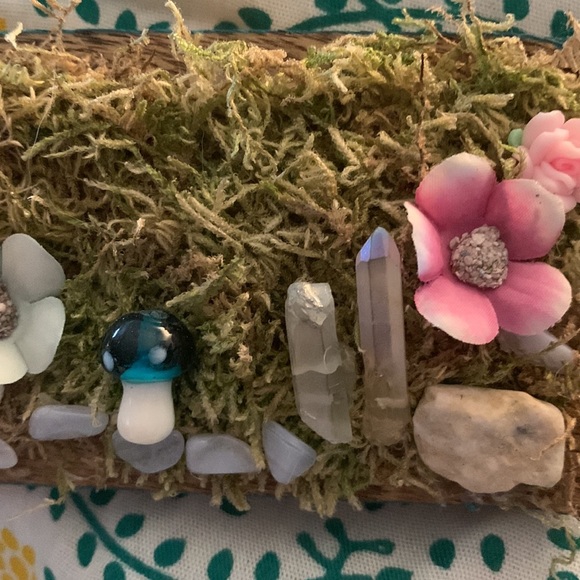 Tiny Fairy Garden With Crystals - Picture 5 of 7